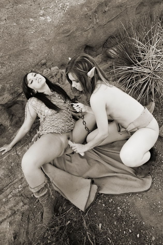 Medieval Nudity, lesbian-desert-12.jpg