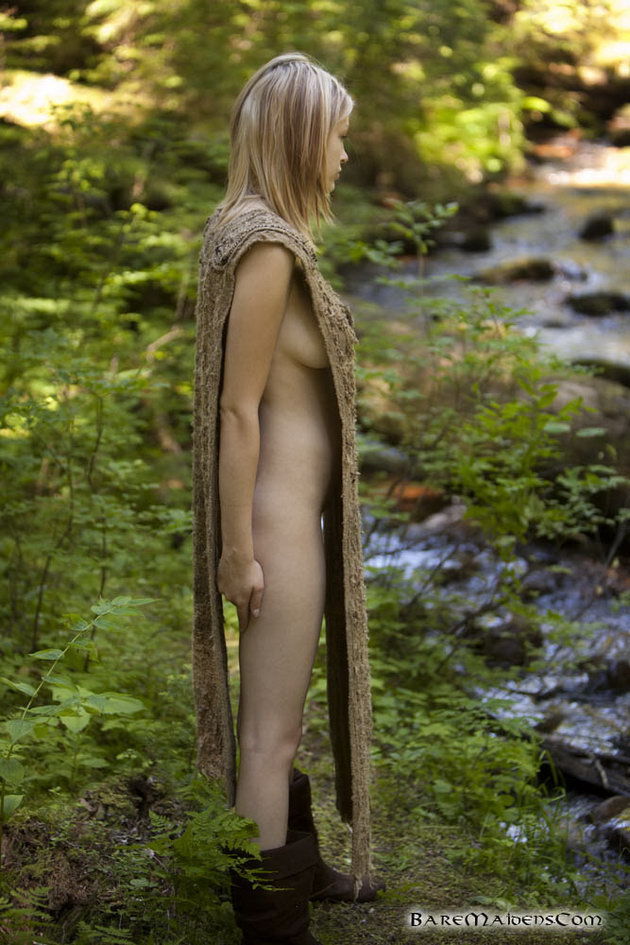 Medieval Nudity, cleaning_water-02.jpg