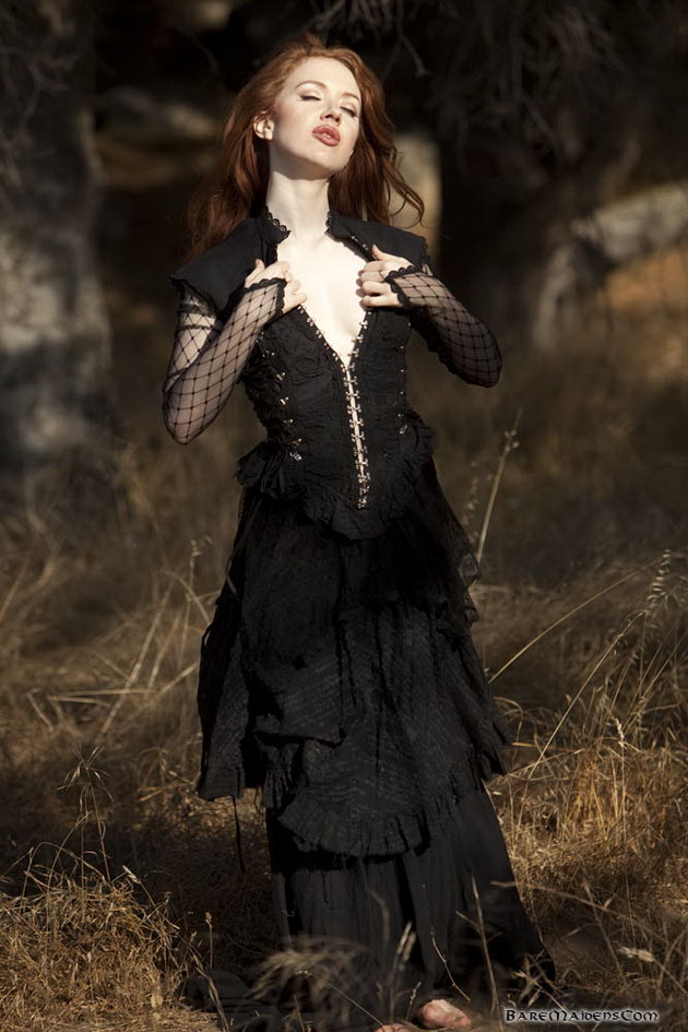 Medieval Nudity, redhead-loose-vintage-dress-03.jpg
