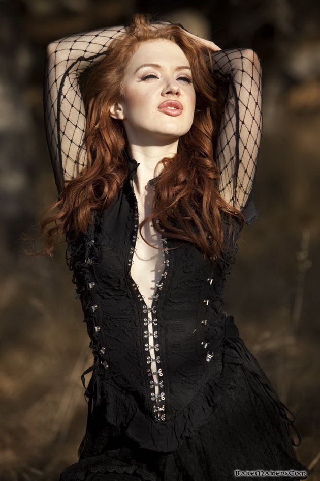 Medieval Nudity, redhead-loose-vintage-dress-05.jpg