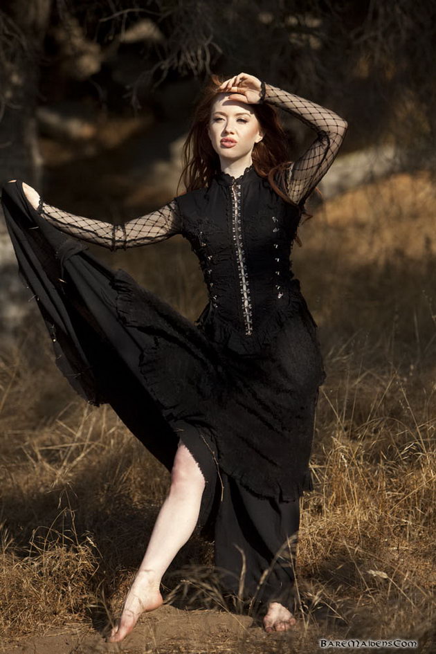 Medieval Nudity, redhead-loose-vintage-dress-02.jpg